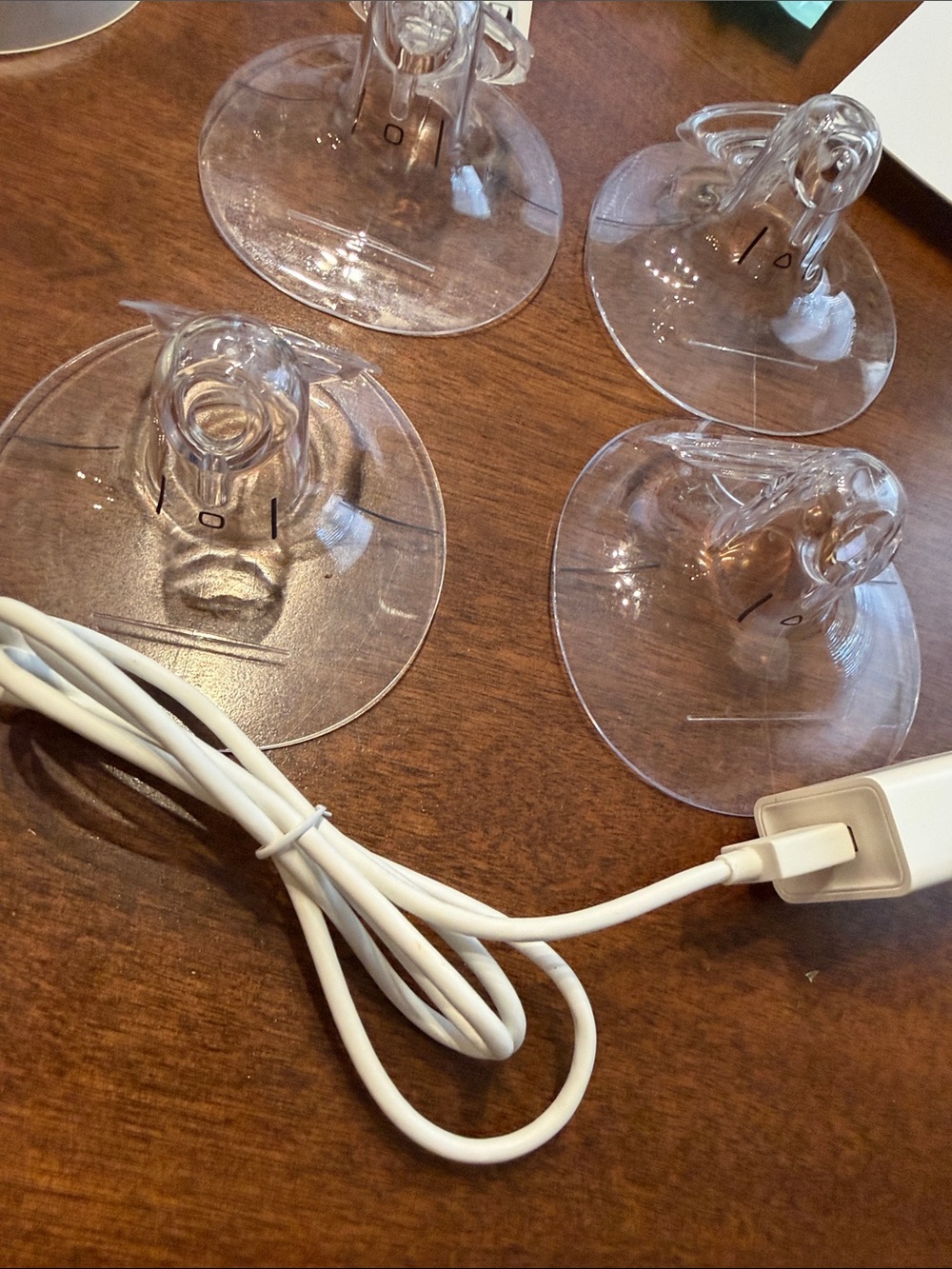 Elvie Double Electric Breast Pump Set in White - Picture 6 of 9